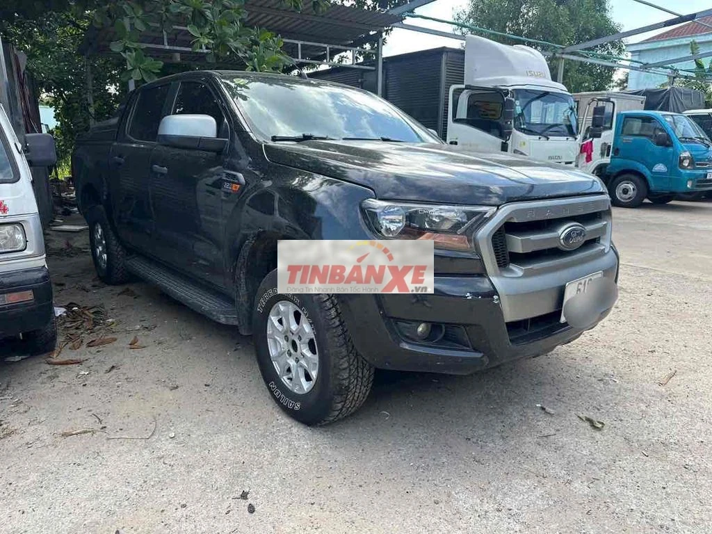 Xe bán tải Ford Ranger XLS 2017 Đen Tự động