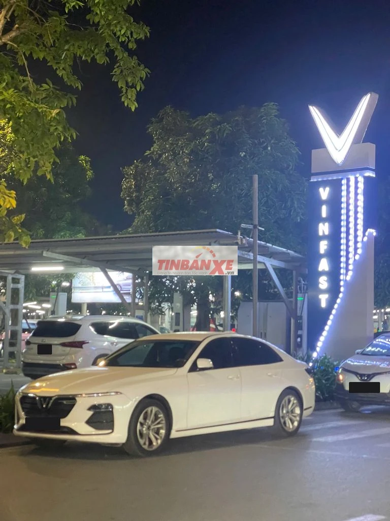 VinFast Lux A2.0 Trắng