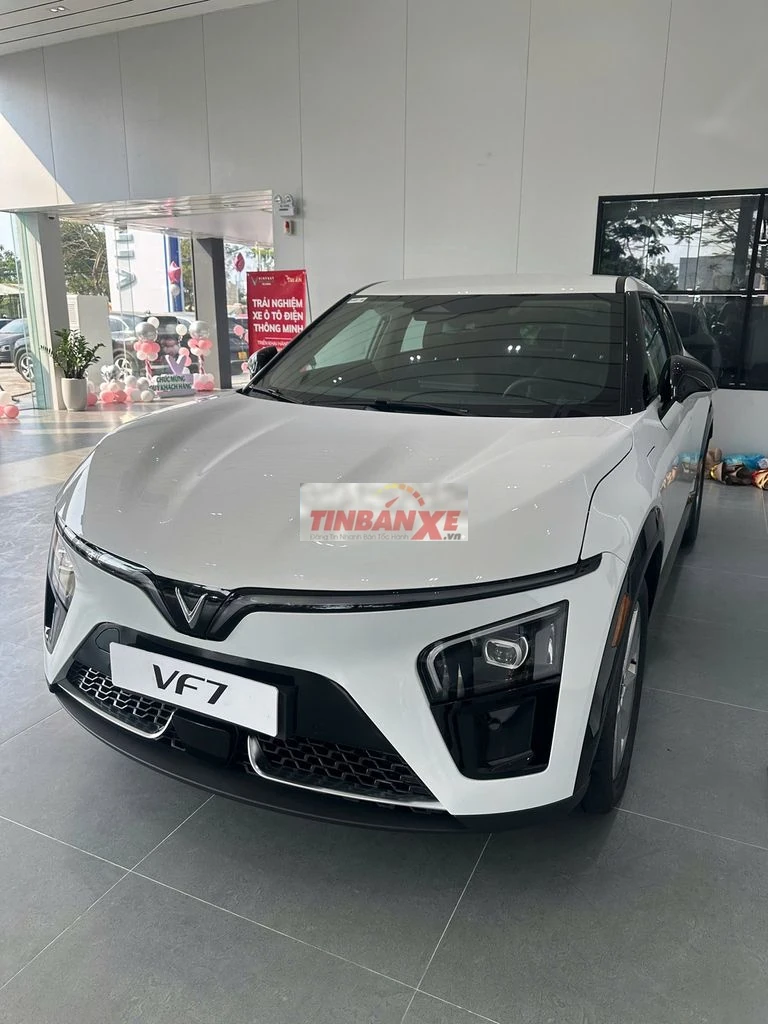 Xe Vinfast VF7 Trắng giá cực tốt hỗ trợ vay 90%