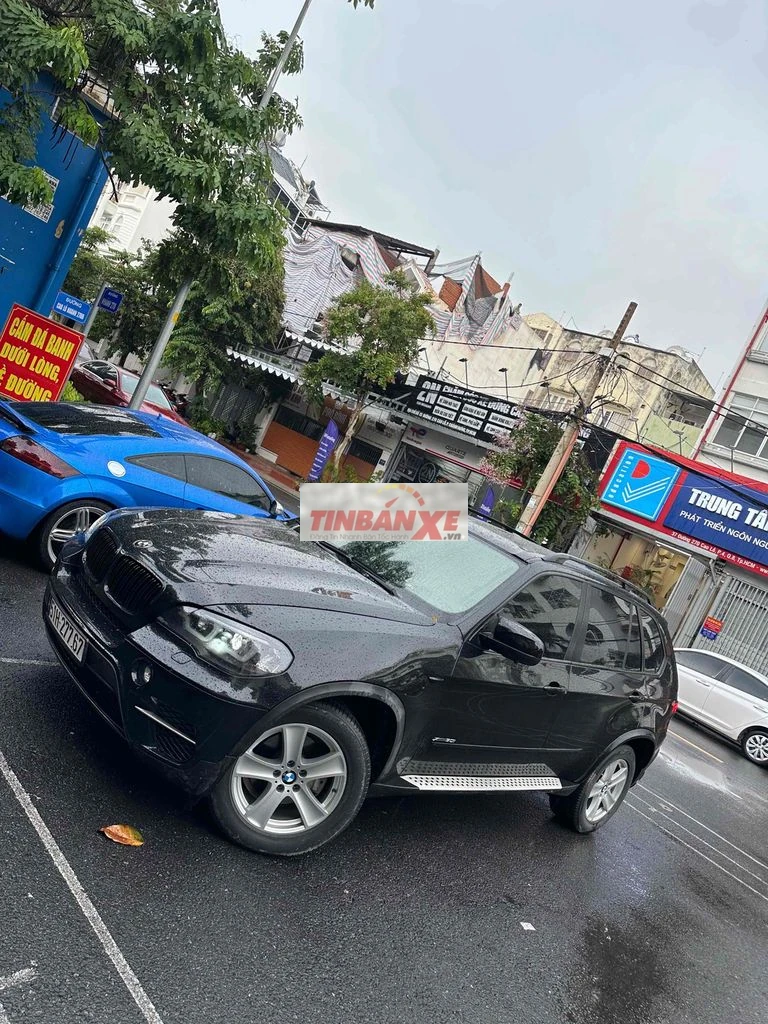 BMW X5 7 chỗ màu Đen