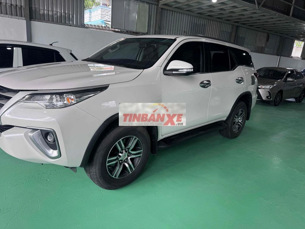 Toyota Fortuner SUV 7 chỗ màu Trắng 2017 số sàn
