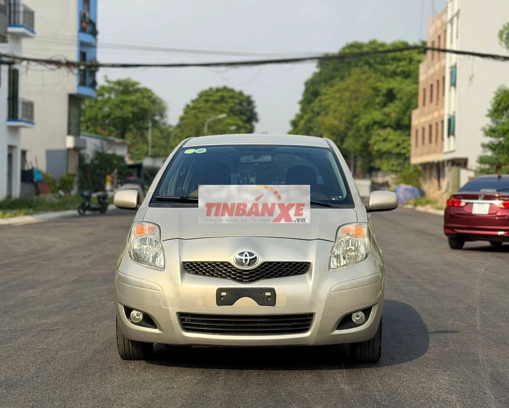 Toyota Yaris 2011 Vàng cát 128000 KM