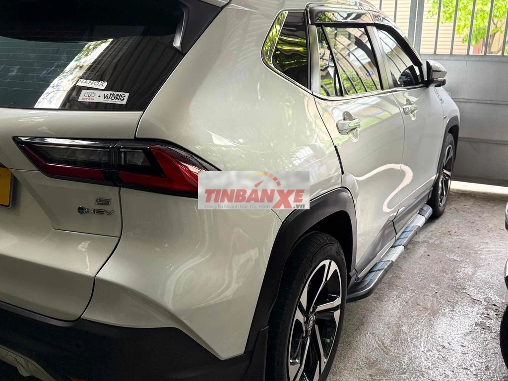 Toyota Yaris Cross Trắng Xăng lai điện