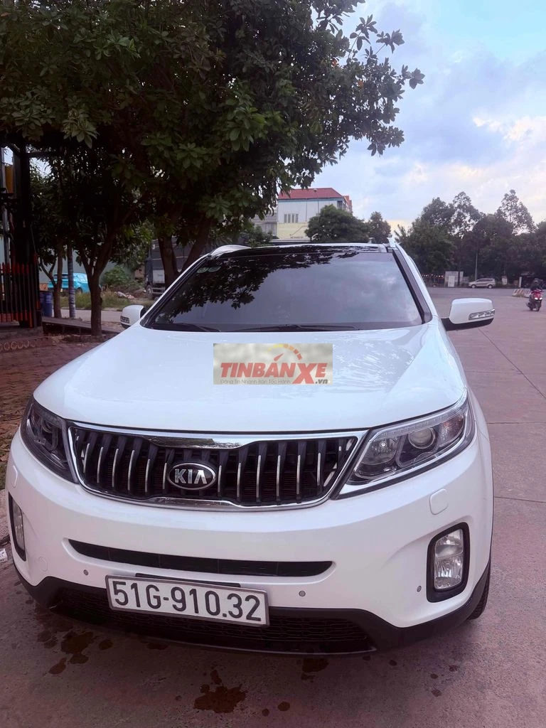 KIA Sorento 7 chỗ Xăng Trắng 102940 km