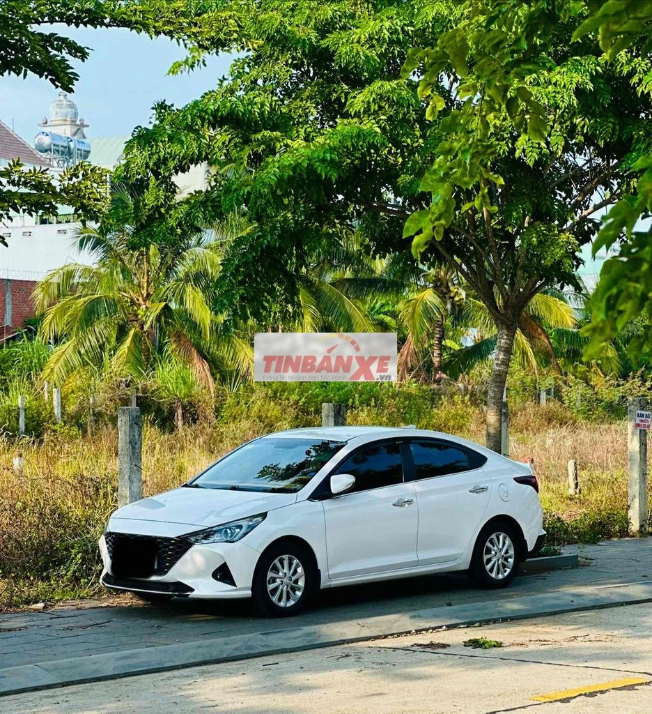 Hyundai Accent Trắng