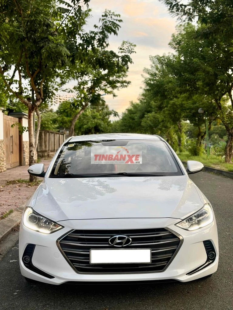 Hyundai Elantra 1.6MT 2018 Trắng 72000 km Số sàn