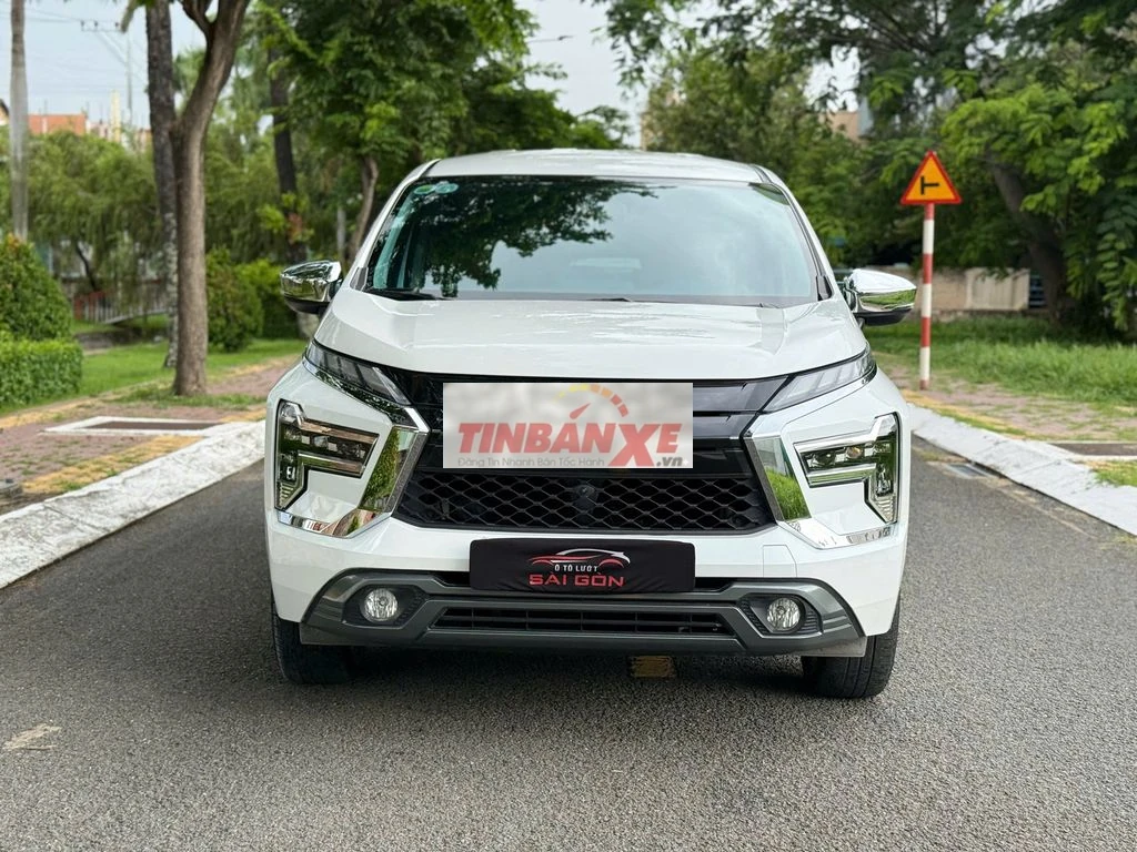 Mitsubishi Xpander Premium S 2023 Trắng 7 chỗ