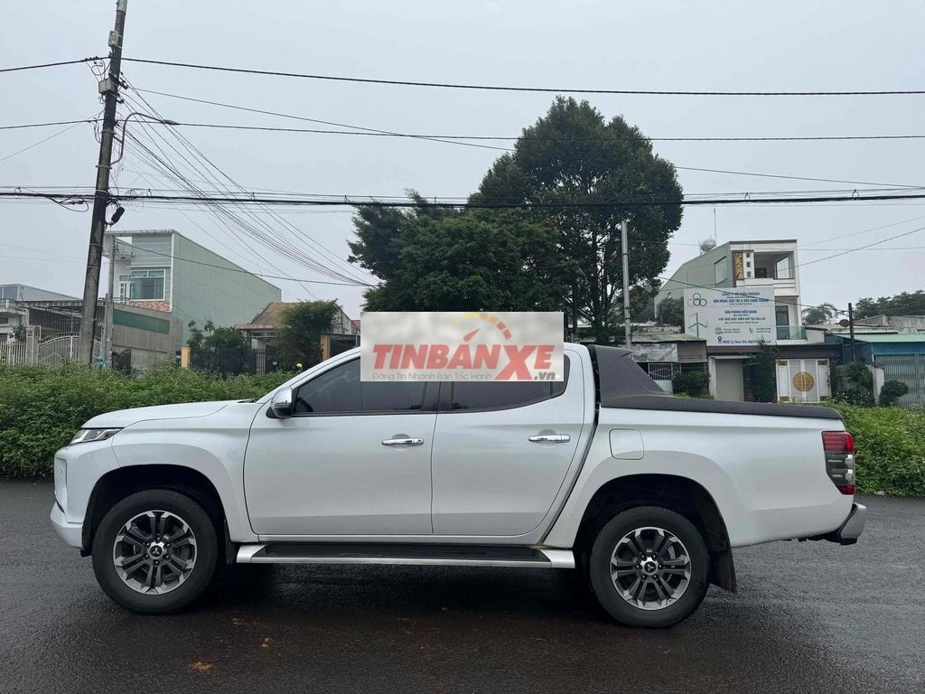Mitsubishi Triton 2021 AT 2 cầu Trắng