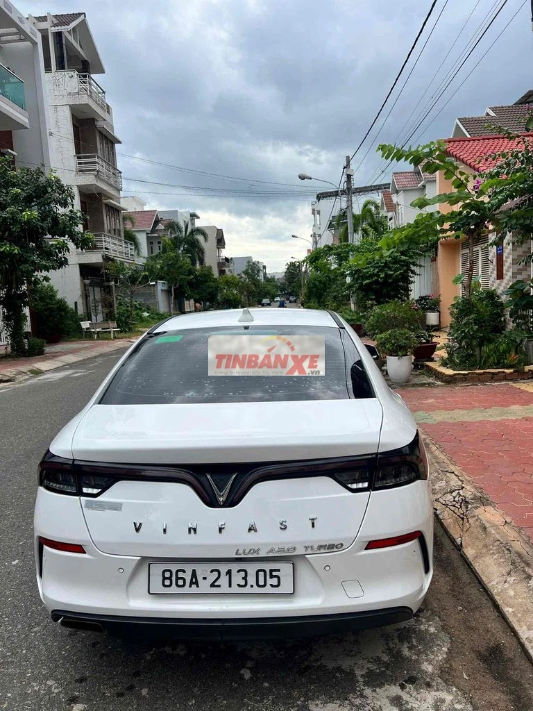 VinFast Lux A2.0 Turbo 2022 Trắng 120.729 km