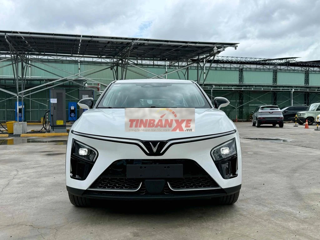 Vinfast VF7 ECO - PLUS 2026 Trắng