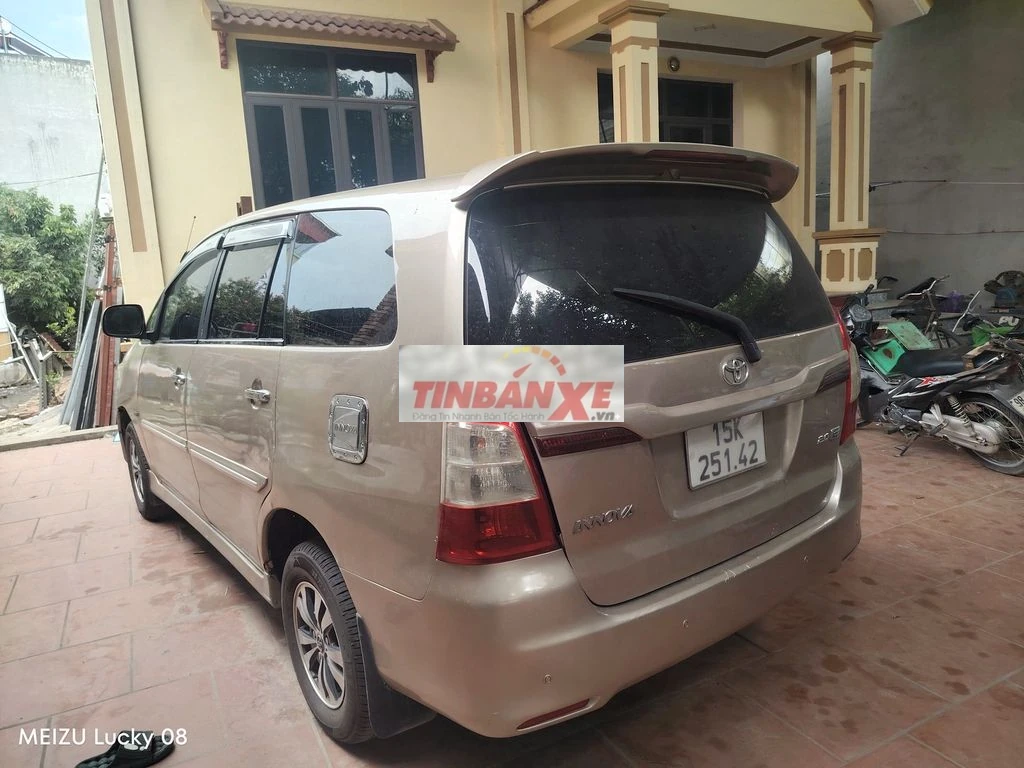 Toyota Innova 2015 Vàng cát 8 chỗ Sàn