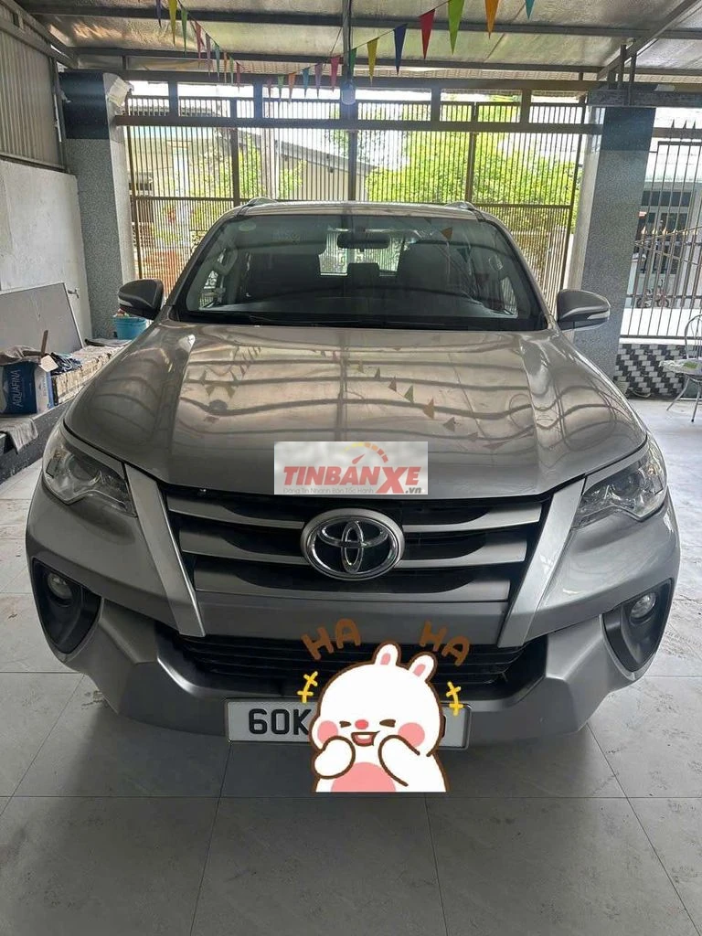 Toyota Fortuner ĐK 2017 Số sàn Bạc 7 chỗ