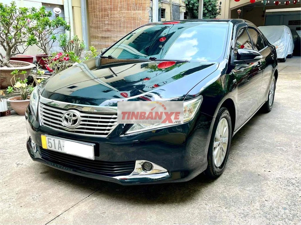 Toyota Camry 2.0E. Xe gia đình rất đẹp