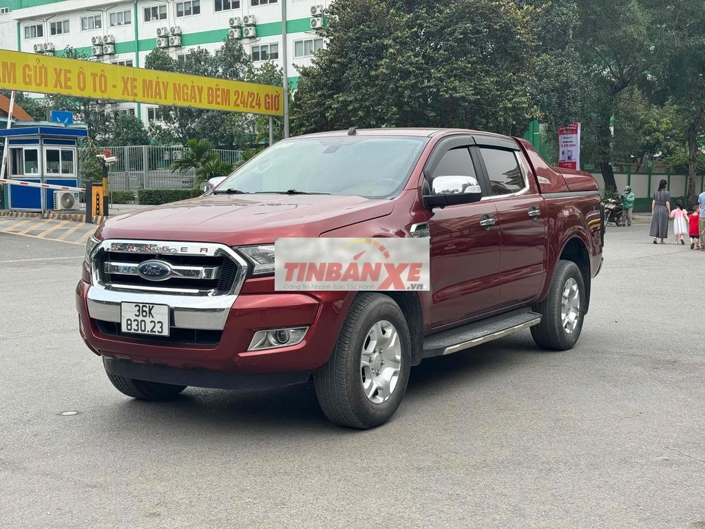 Ford Ranger XLT Đỏ