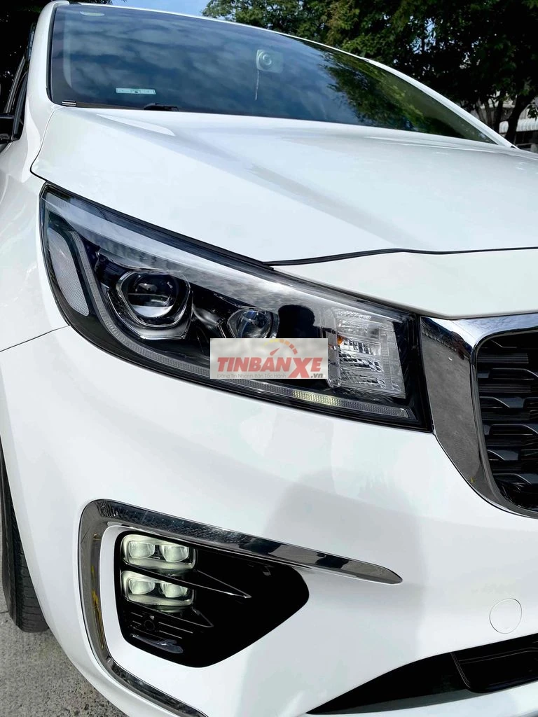 Kia Sedona 3.3 đk12/2019 trắng camay.xe rất mới.