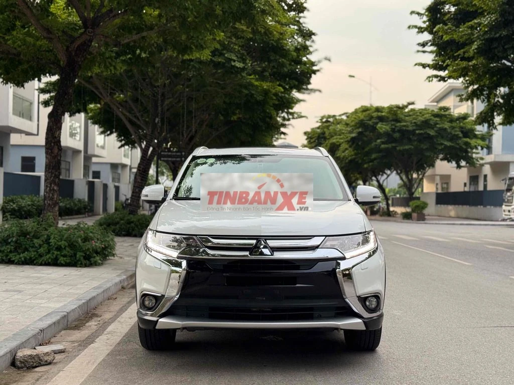 Mitsubishi Outlander 2.0 CVT 2017 Trắng