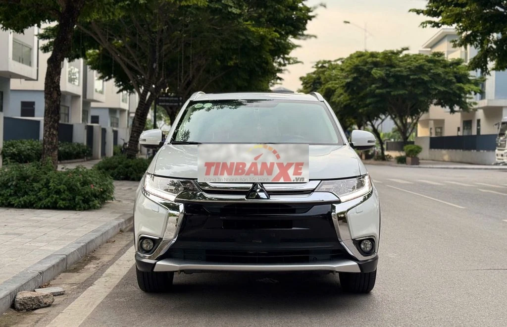 Mitsubishi Outlander 2.0 CVT 2017 Trắng