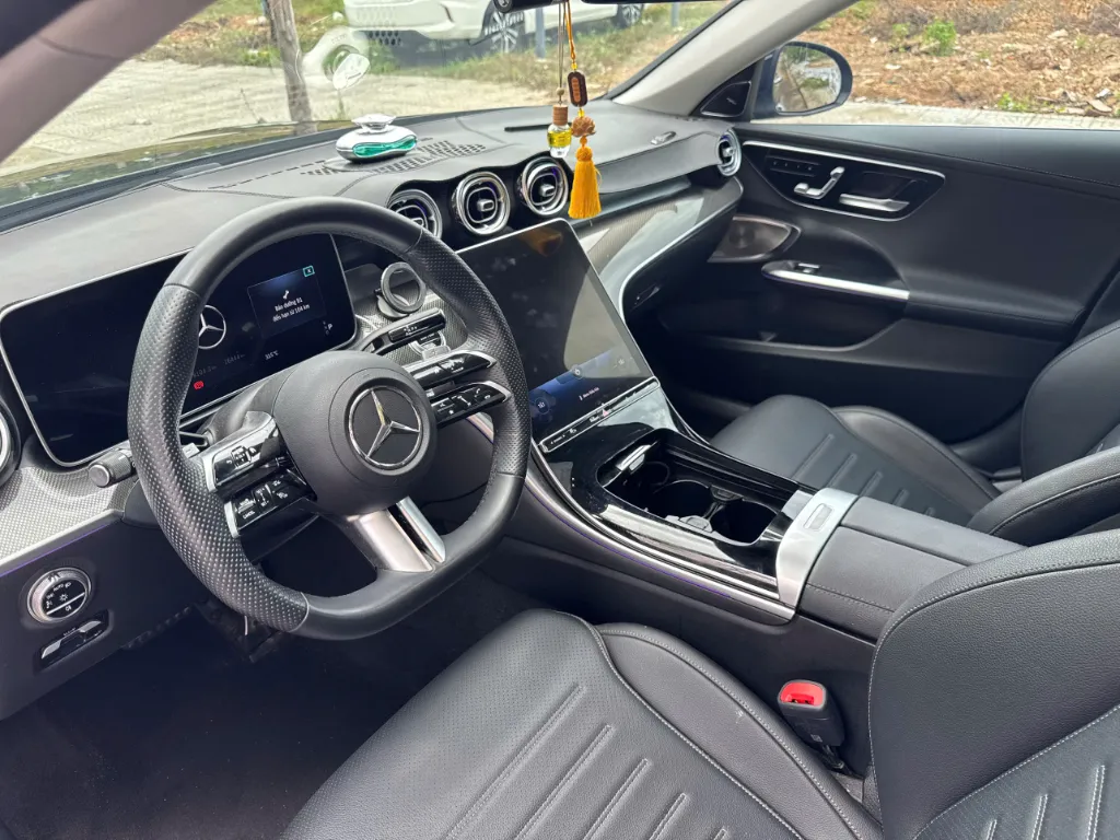 Mercedes C300 AMG 2024 – Siêu lướt 16.000 km, xe đẹp như mới