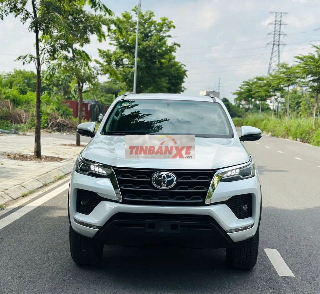 Toyota Fortuner 2.4G AT 2022 Trắng