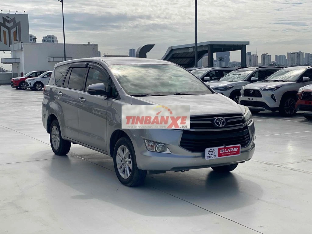 Toyota Innova 2.0E MT 2020 Số sàn Bạc