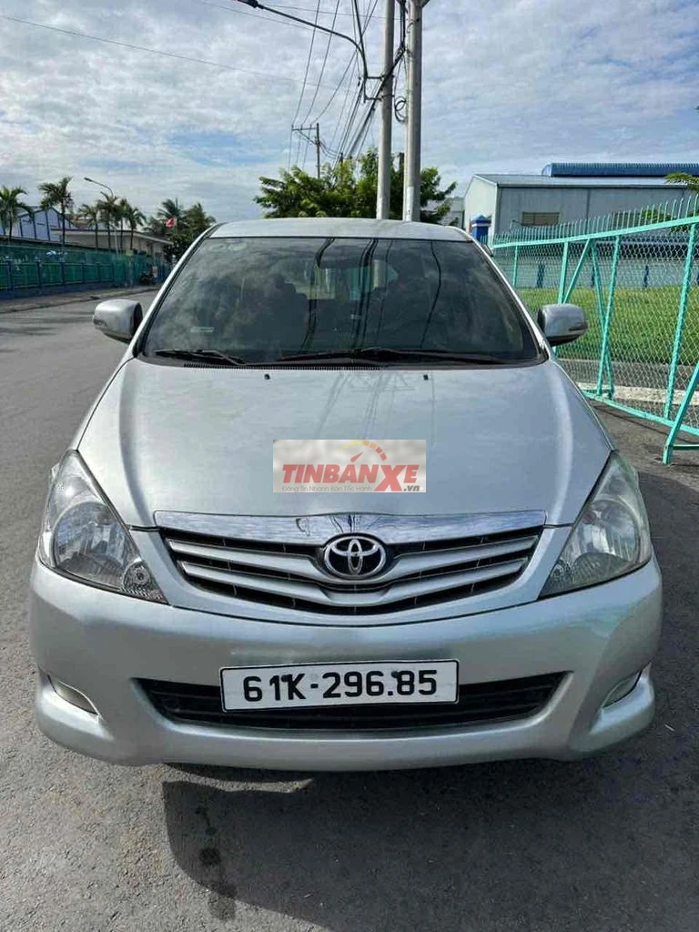 Toyota Innova 2.0 Xăng Tự động xe rin 100% cực moi