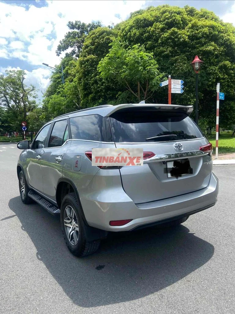 Toyota Fortuner 2018 2.4 G Số sàn Bạc nhâp