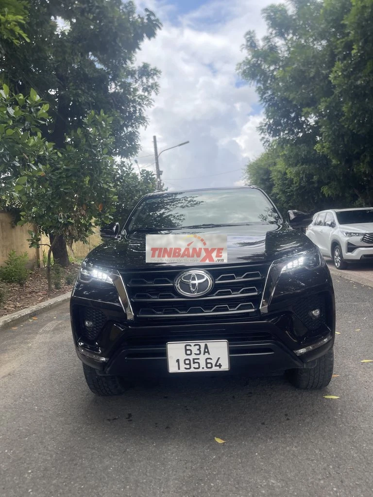 Toyota Fortuner 2022 Dầu Số tự động 73.490 km Nâu