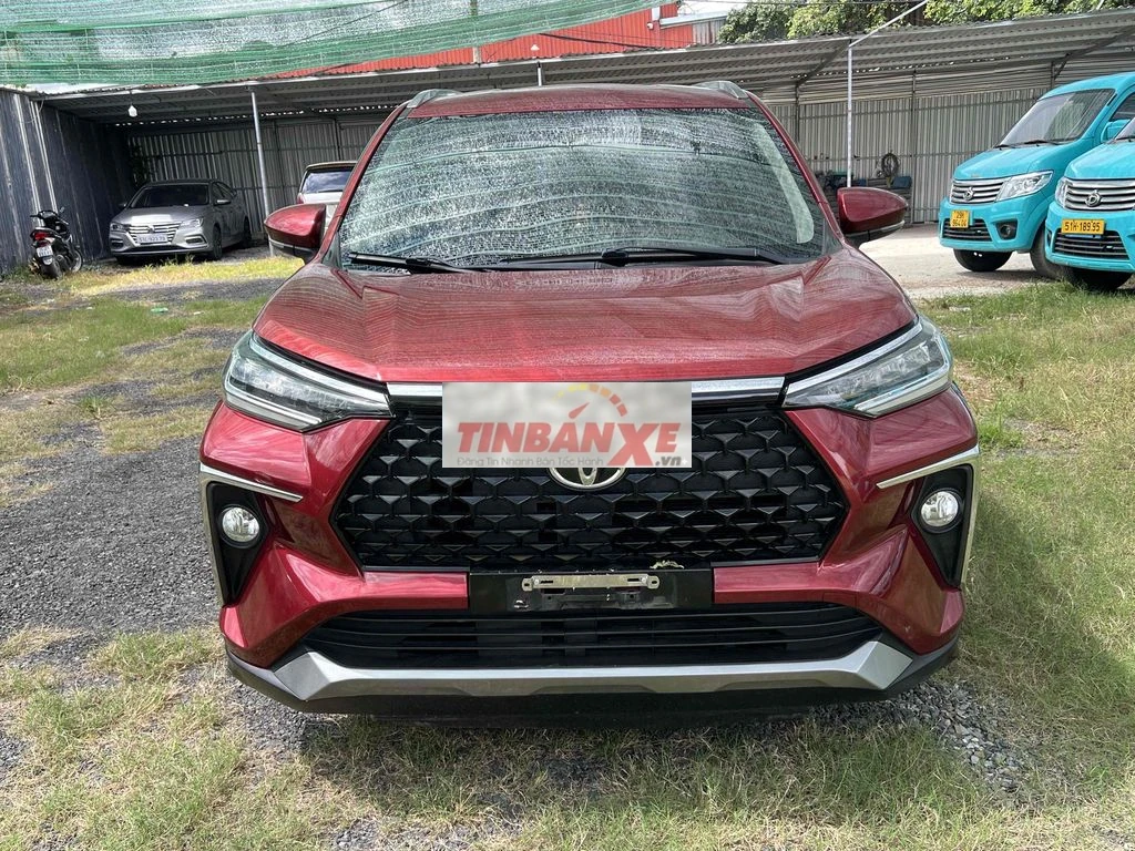 Toyota Veloz Cross 7 chỗ Tự động Đỏ