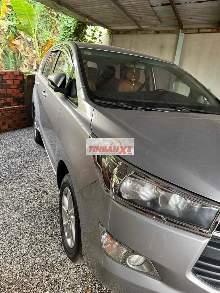 Toyota Innova 2017 Số sàn Xăng 2.0L Xám