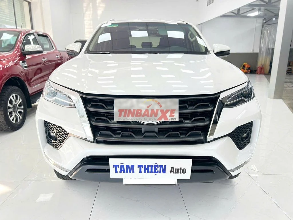 Toyota Fortuner 2.4 AT 2022 Trắng 7 chỗ