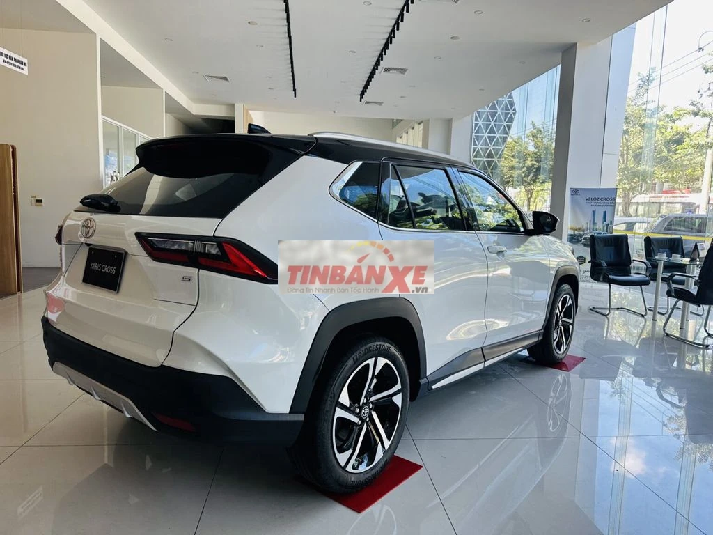 Toyota Yaris Cross Cao cấp Trắng đen Nhập khẩu
