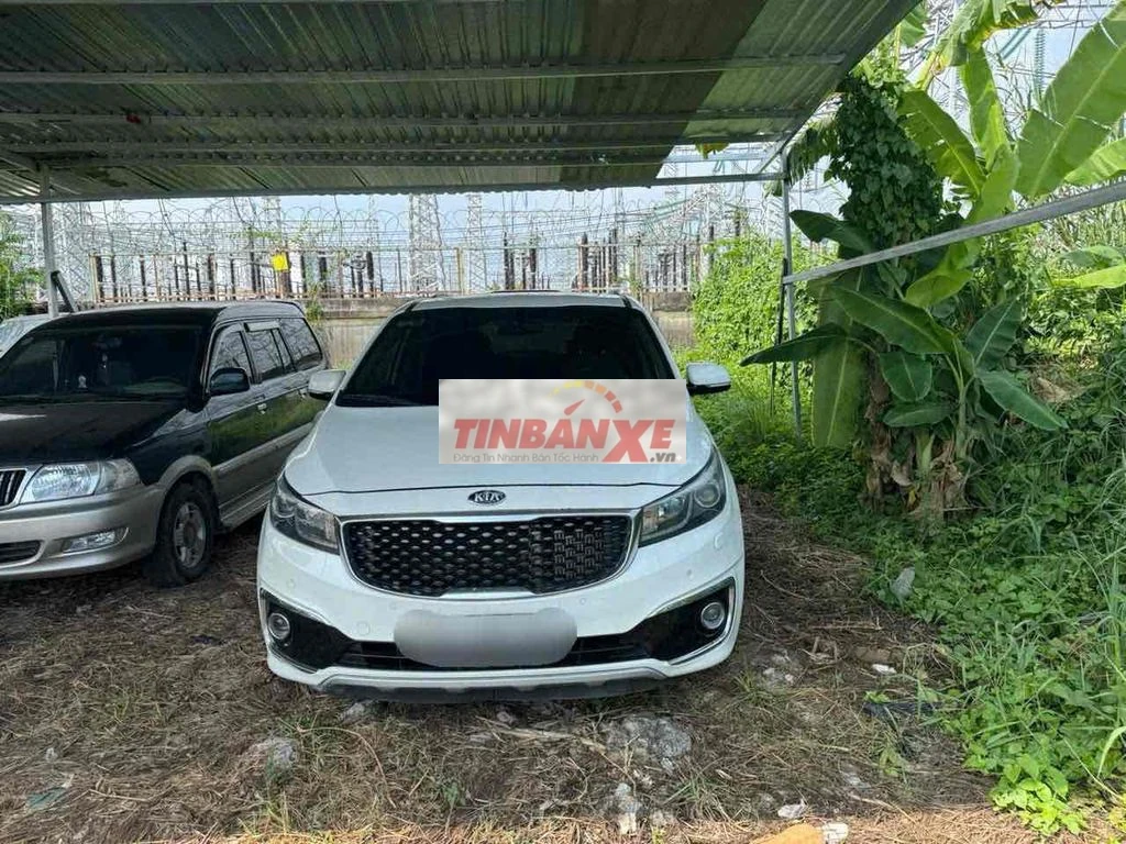 Kia Sedona 2016 Trắng 7 chỗ