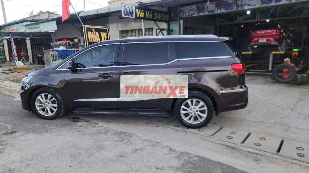 Kia Sedona 2019 Dầu màu Nâu