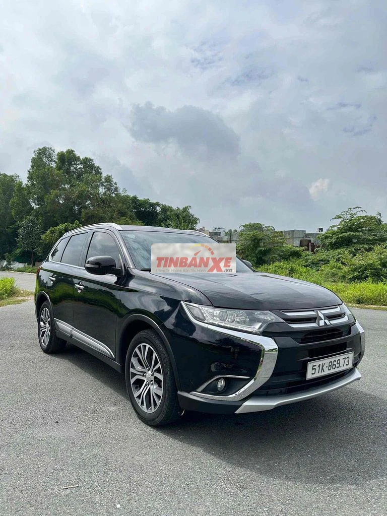 Mitsubishi Outlander 2.0 1 cầu 2018 Đen 7 chỗ