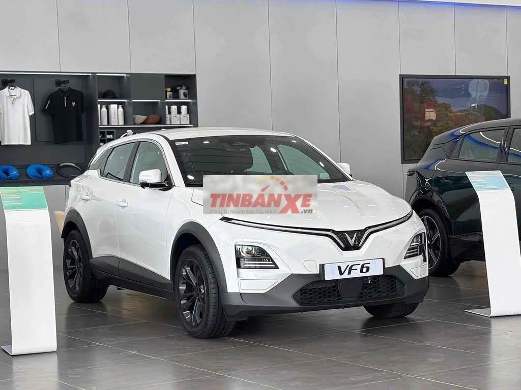 VF6 Trắng mới 100% được tặng