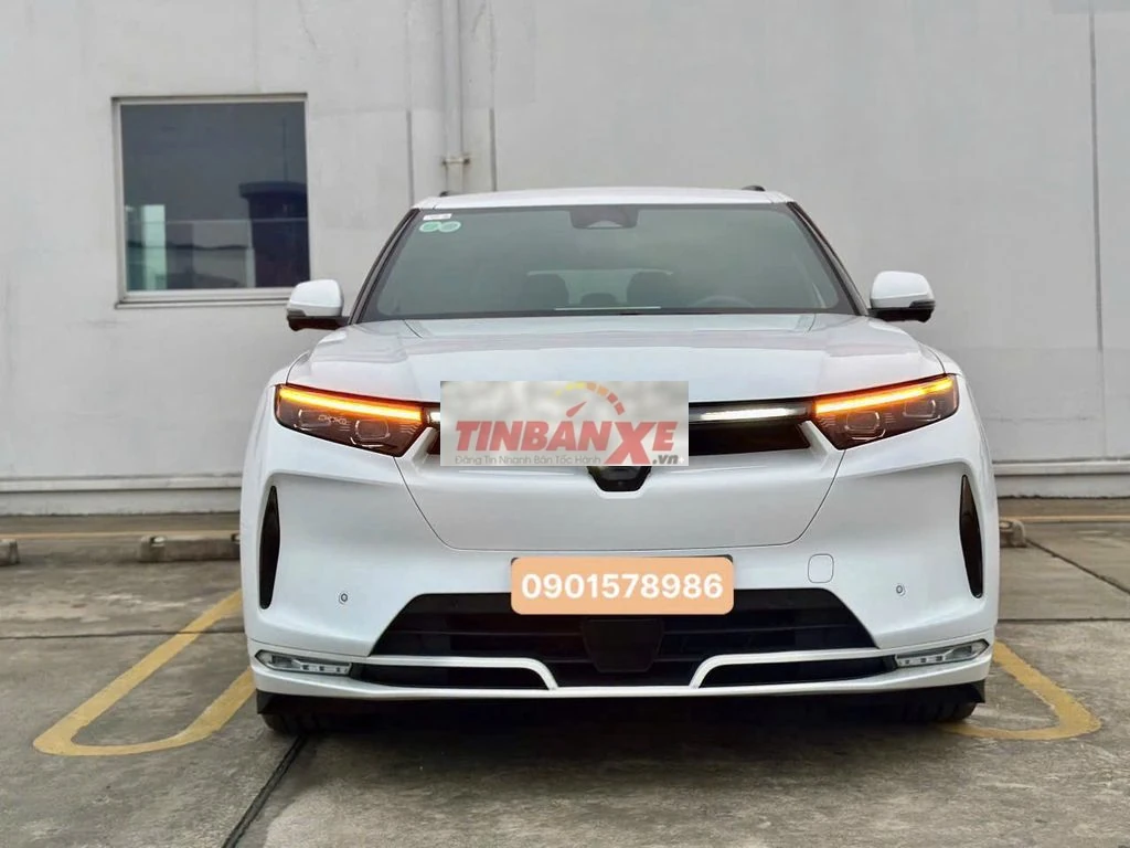 VinFast VF9 Plus 2024 Trắng 7 chỗ