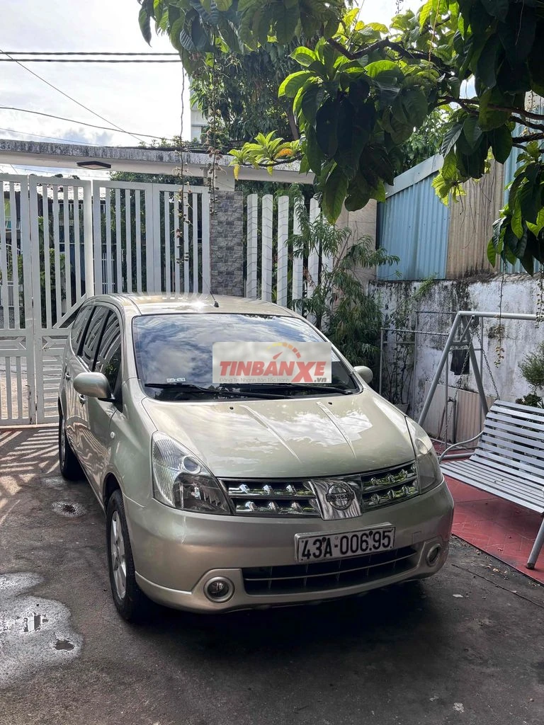 Nissan 7 chỗ Số tự động Vàng cát