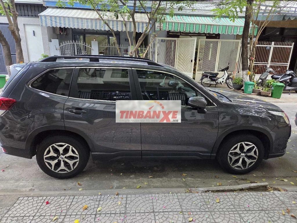 Subaru Forester 2024 Xám 33000km