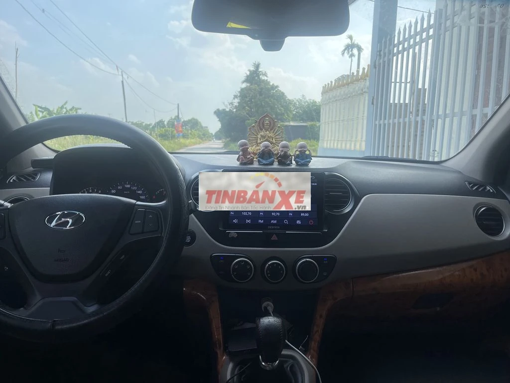Hyundai Grand i10 Sedan mt màu Bạc