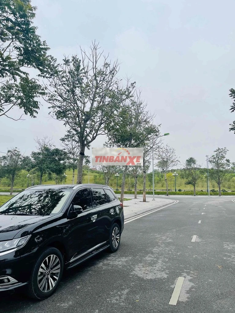 Mitsubishi Outlander 2.0 Premium 2022 Đen full lsu