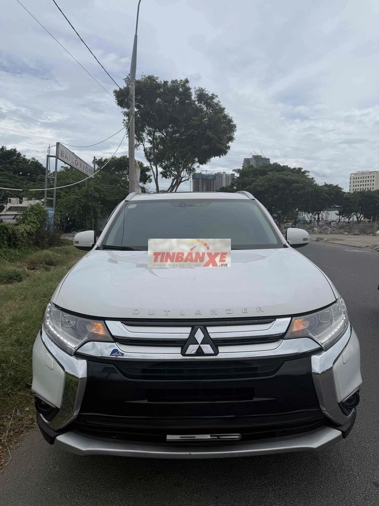 Mitsubishi Outlander Full Option Trắng 2018
