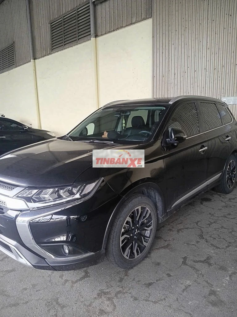 Mitsubishi Outlander 2.0 Premium 2021 Đen 8.268 km