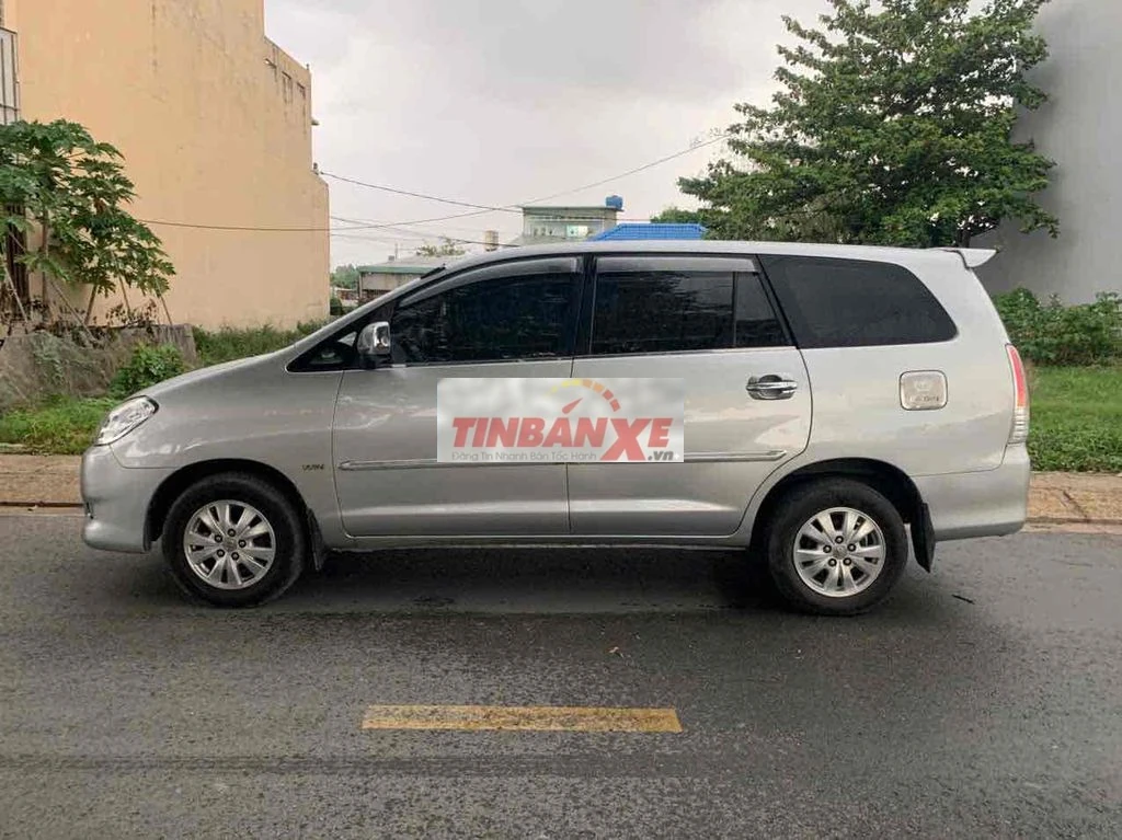Toyota Innova 2011 Số sàn Bạc