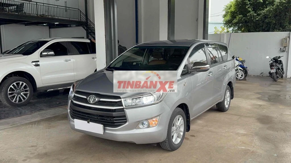 Toyota Innova E 2018 Bạc 9 vạn km giá tốt