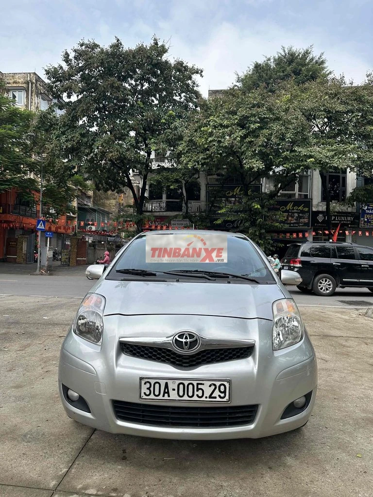 Toyota Yaris 2013 Số tự động Bạc Nhập khẩu
