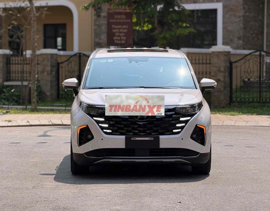 Hyundai Custin 2.0T cao cấp sản xuất 2024