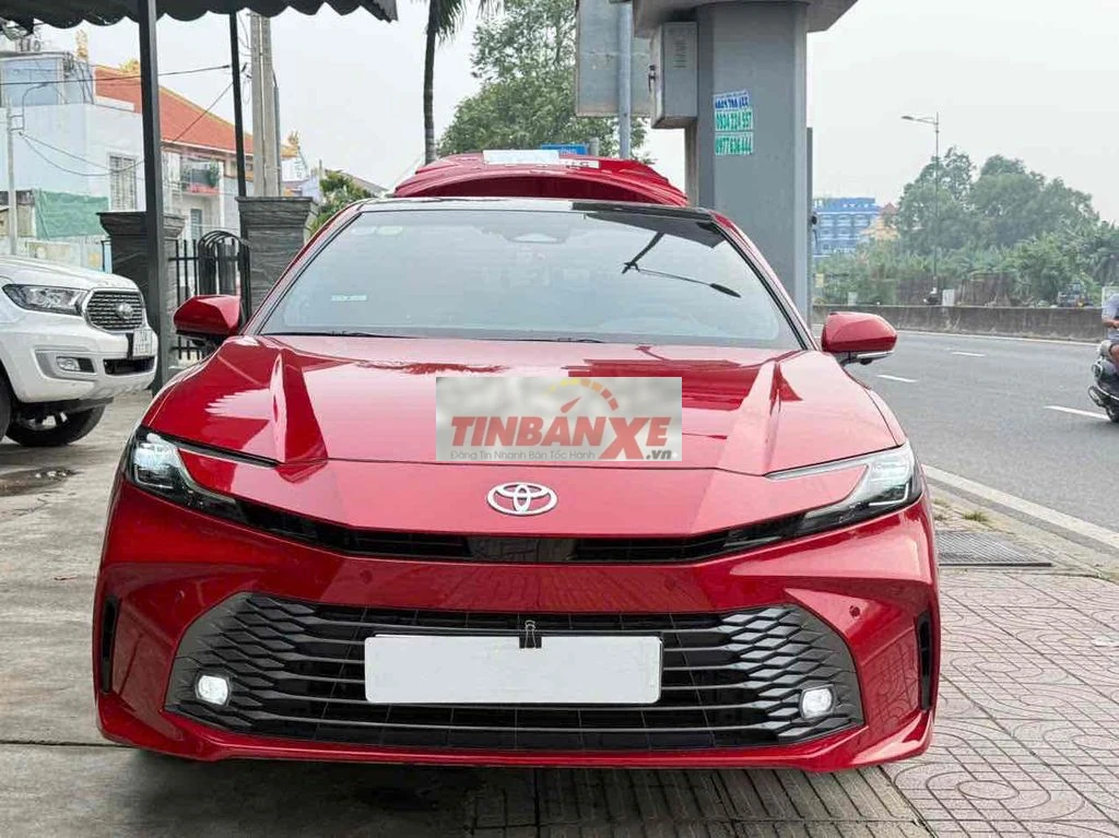 Toyota Camry 2.5Q HEV TOP 2025 Đỏ Hybrid