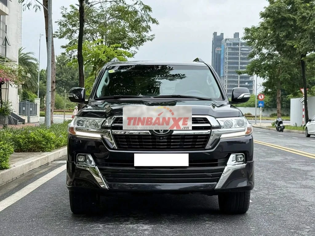 Toyota Land Cruiser 4.6 V8 2020 Đen 7 chỗ
