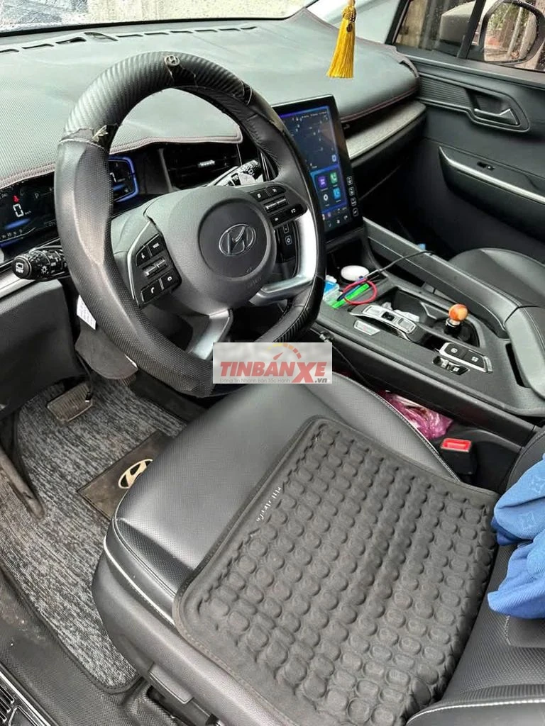 Hyundai Custin 7 chỗ Trắng 111.558 km