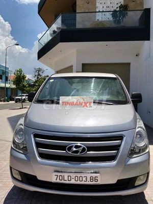 Huyndai Grand Starex 9 chổ máy dầu MT sx cuối 2016